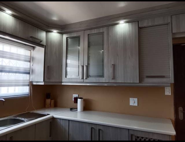 4 BEDROOM HOUSE FOR SALE IN ROSSLYN